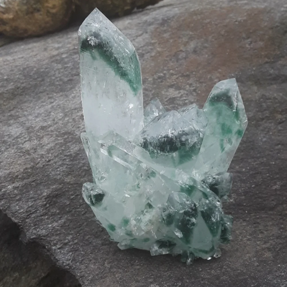 Green phantom quartz crystal cluster, lab-grown - Picture 8 of 8